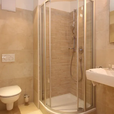 阿尔平阿维尼达全景公寓 *